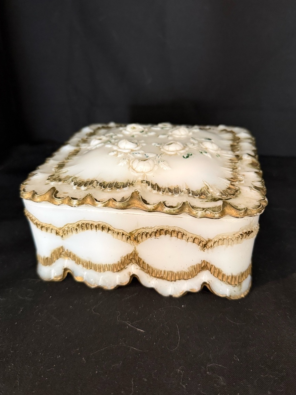 EAPG ANTIQUE VICTORIAN DITHRIDGE MILK GLASS LIDDED SQUARE TRINKET BOX